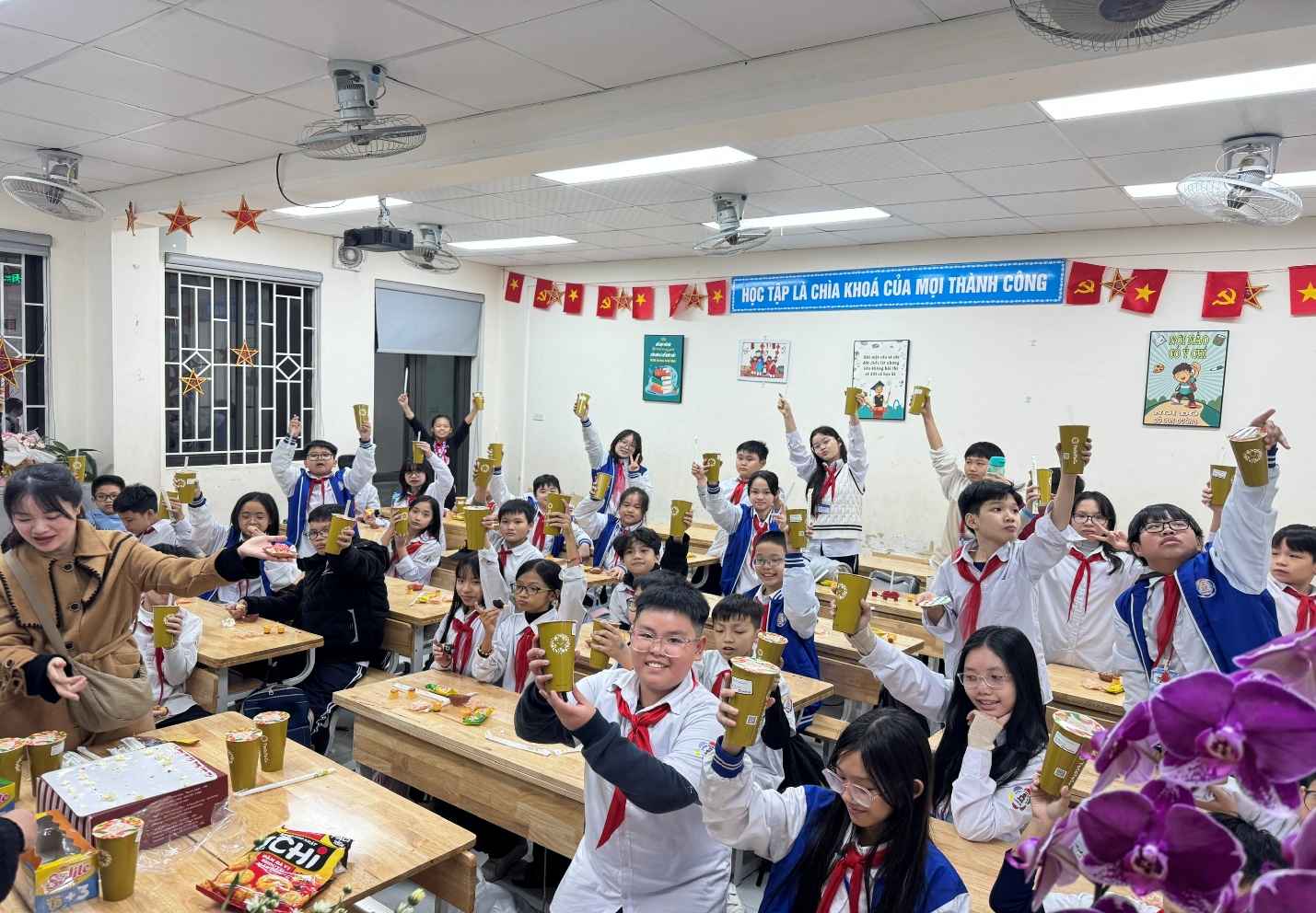 C:\Users\Nguyễn Thu Hòa\Downloads\z7245897780347_4f50b2889ad786372c298711909d0275.jpg