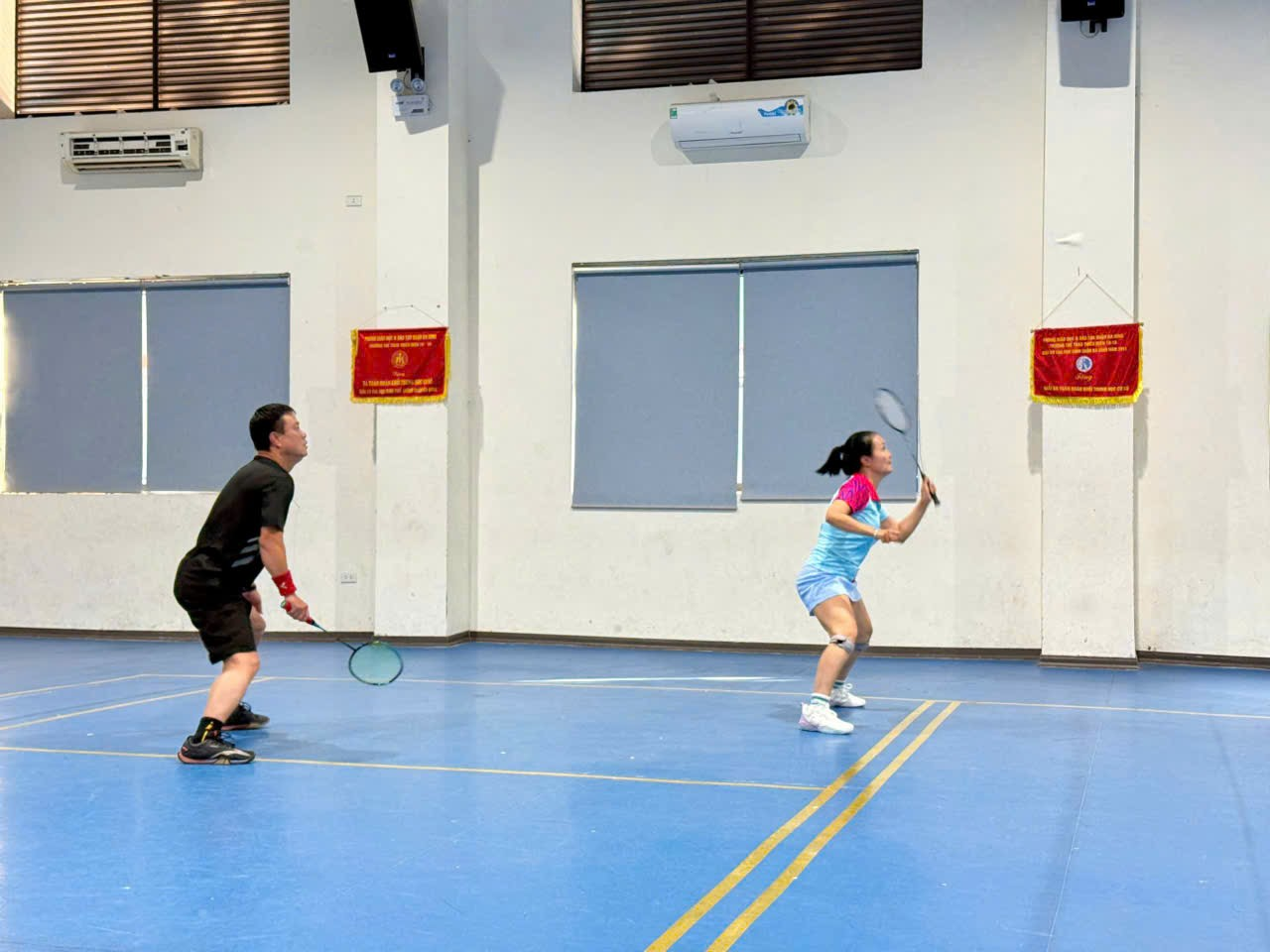 Ảnh có chứa thể thao, giày dép, trận đấu thể thao, người

Nội dung do AI tạo ra có thể không chính xác.