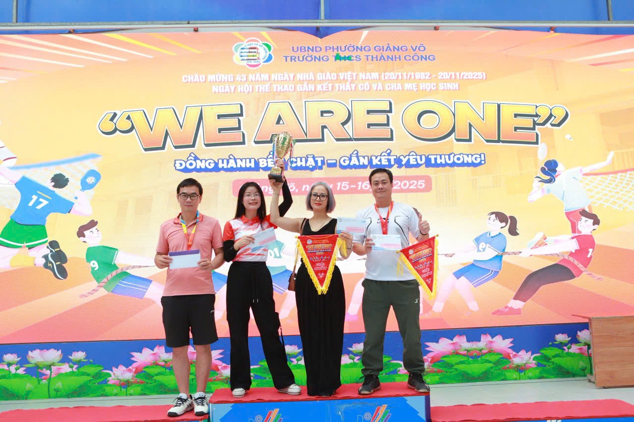 Ảnh có chứa trang phục, văn bản, người, giày dép

Nội dung do AI tạo ra có thể không chính xác.