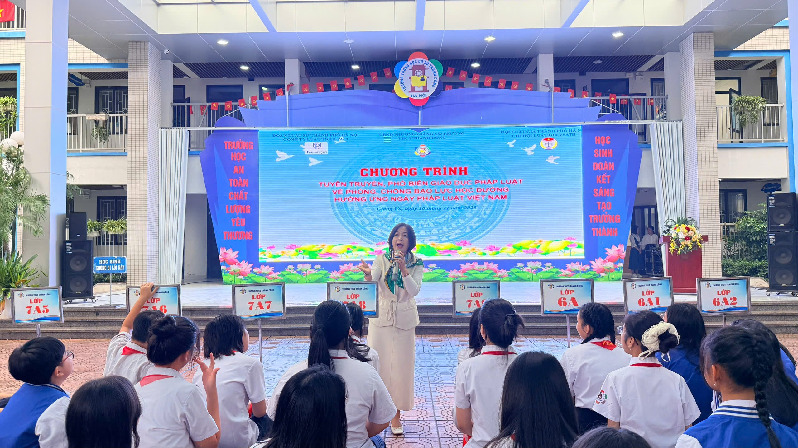 Ảnh có chứa trang phục, người, văn bản, đàn ông
Nội dung do AI tạo ra có thể không chính xác.