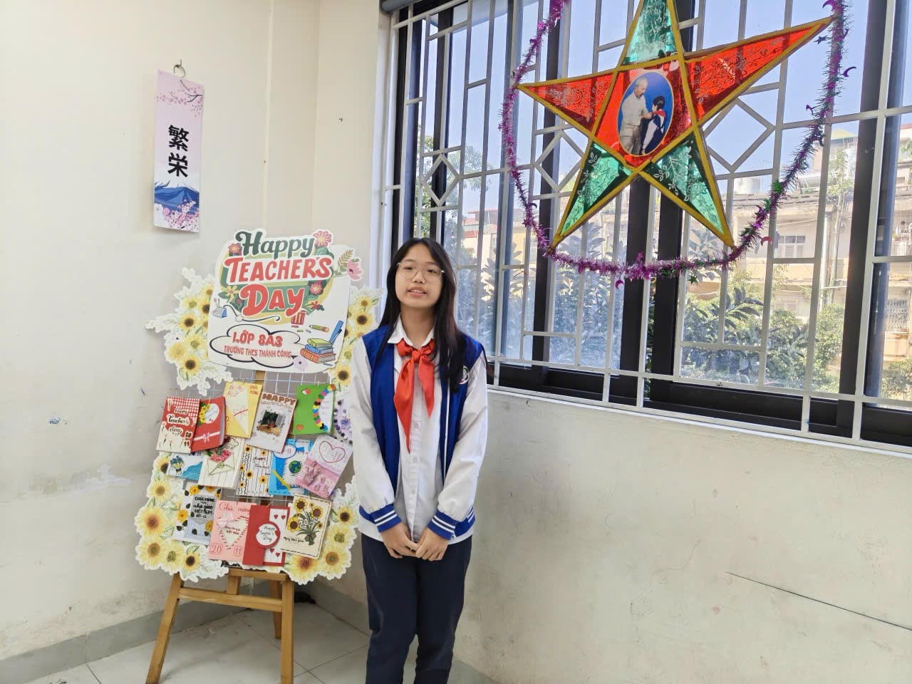 Ảnh có chứa trang phục, người, cười, tường

Nội dung do AI tạo ra có thể không chính xác.