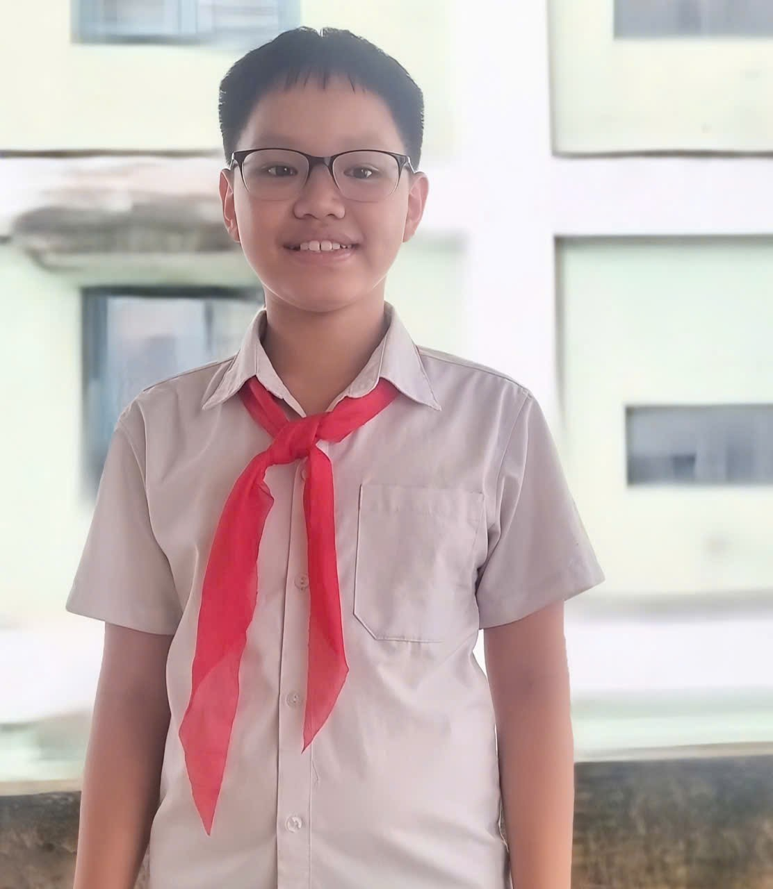 A child wearing glasses and a red scarf

AI-generated content may be incorrect.