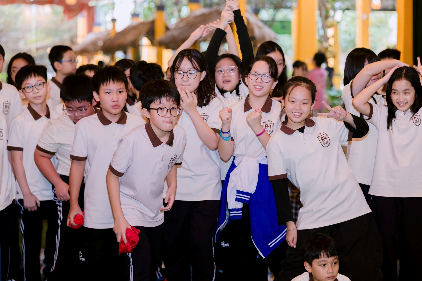 C:\Users\Nguyễn Thu Hòa\Desktop\z7199848909392_1ab8e31266fc42ca8b73981d587dd83f.jpg