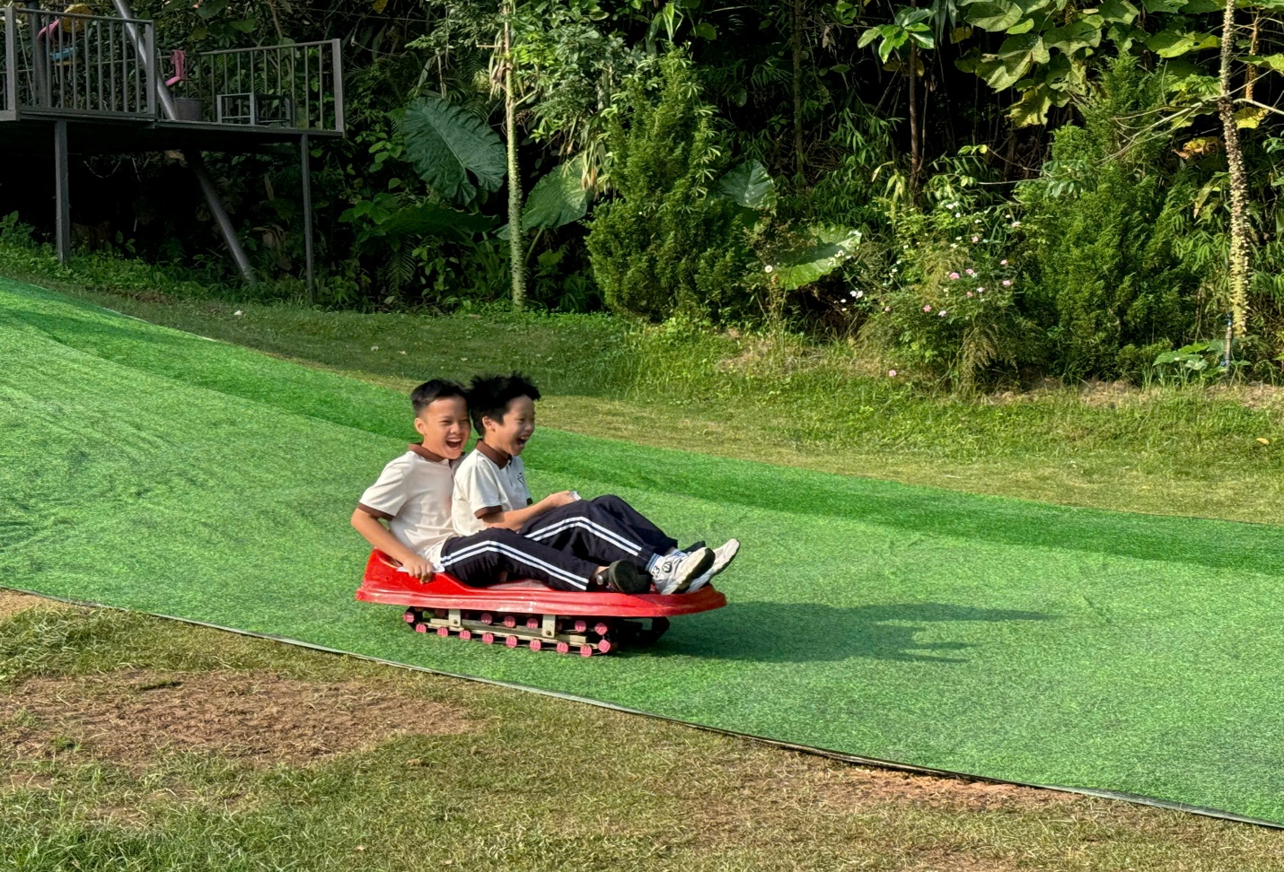 C:\Users\Nguyễn Thu Hòa\Desktop\z7199847822075_7c7f4cd191766edb92a3d10611aba529.jpg