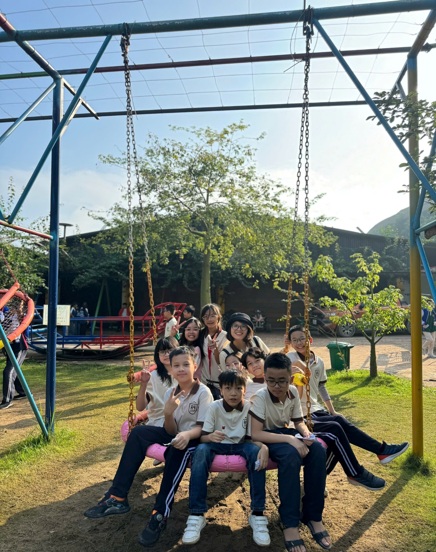 C:\Users\Nguyễn Thu Hòa\Desktop\z7199847919400_c43b43211ab8ffdcb217d7b13ec0441f.jpg