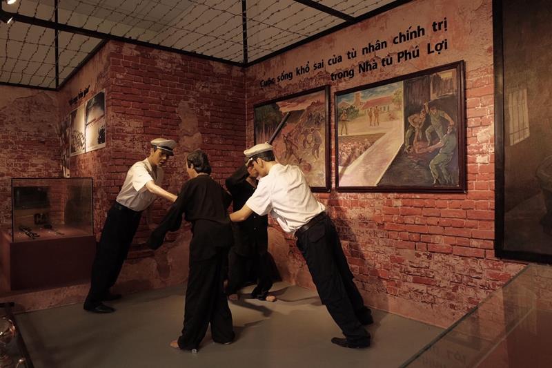 THAM QUAN VÀ HỌC TẬP TẠI NHÀ TÙ PHÚ LỢI, LÀNG GỐM THỦ CÔNG VƯỜN NHÀ GỐM