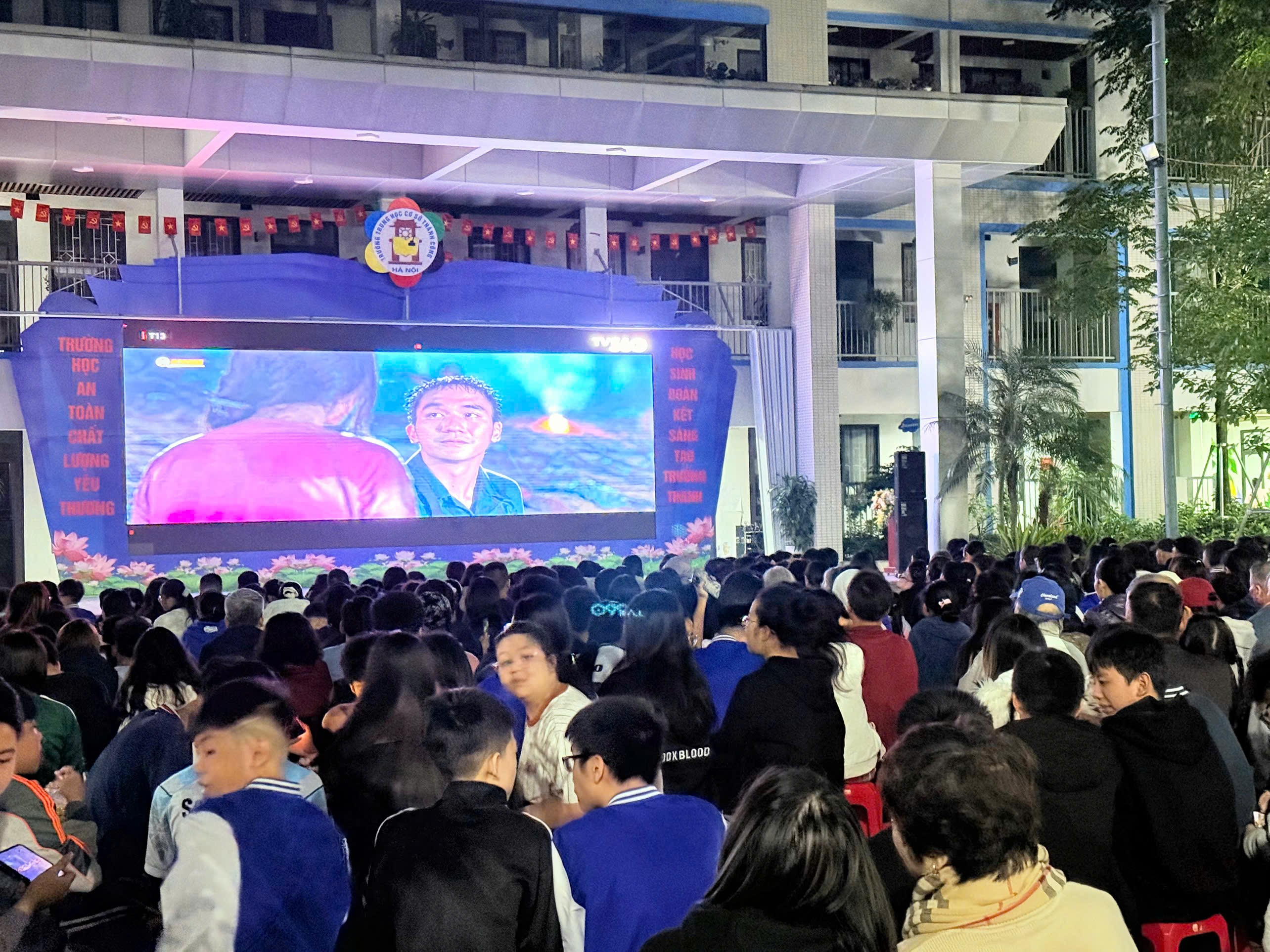 Ảnh có chứa trang phục, người, đàn ông, phụ nữ

Nội dung do AI tạo ra có thể không chính xác.