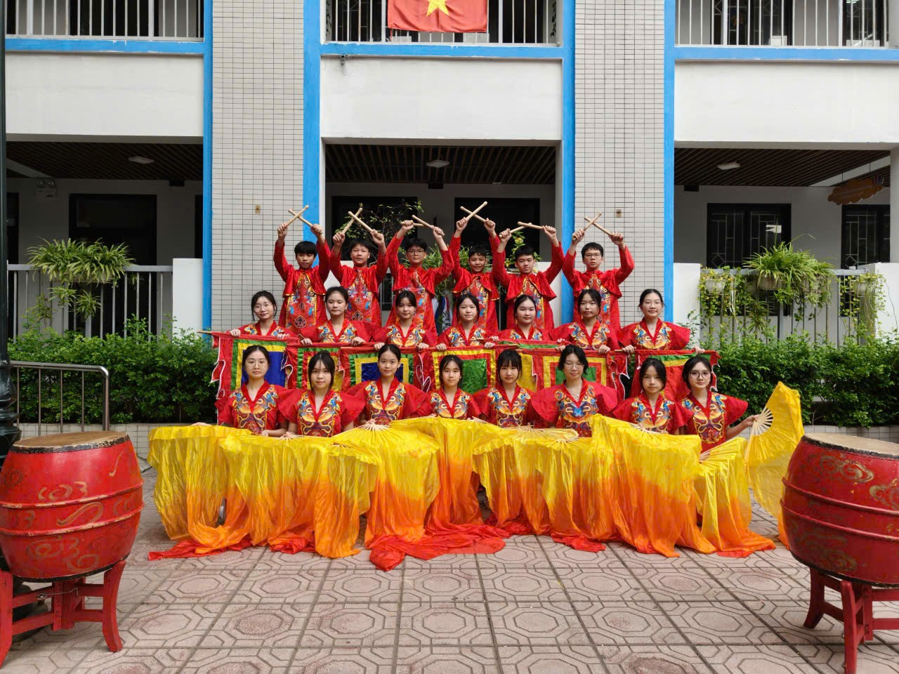 Ảnh có chứa ngoài trời, tòa nhà, thực vật, mặt đất

Nội dung do AI tạo ra có thể không chính xác.