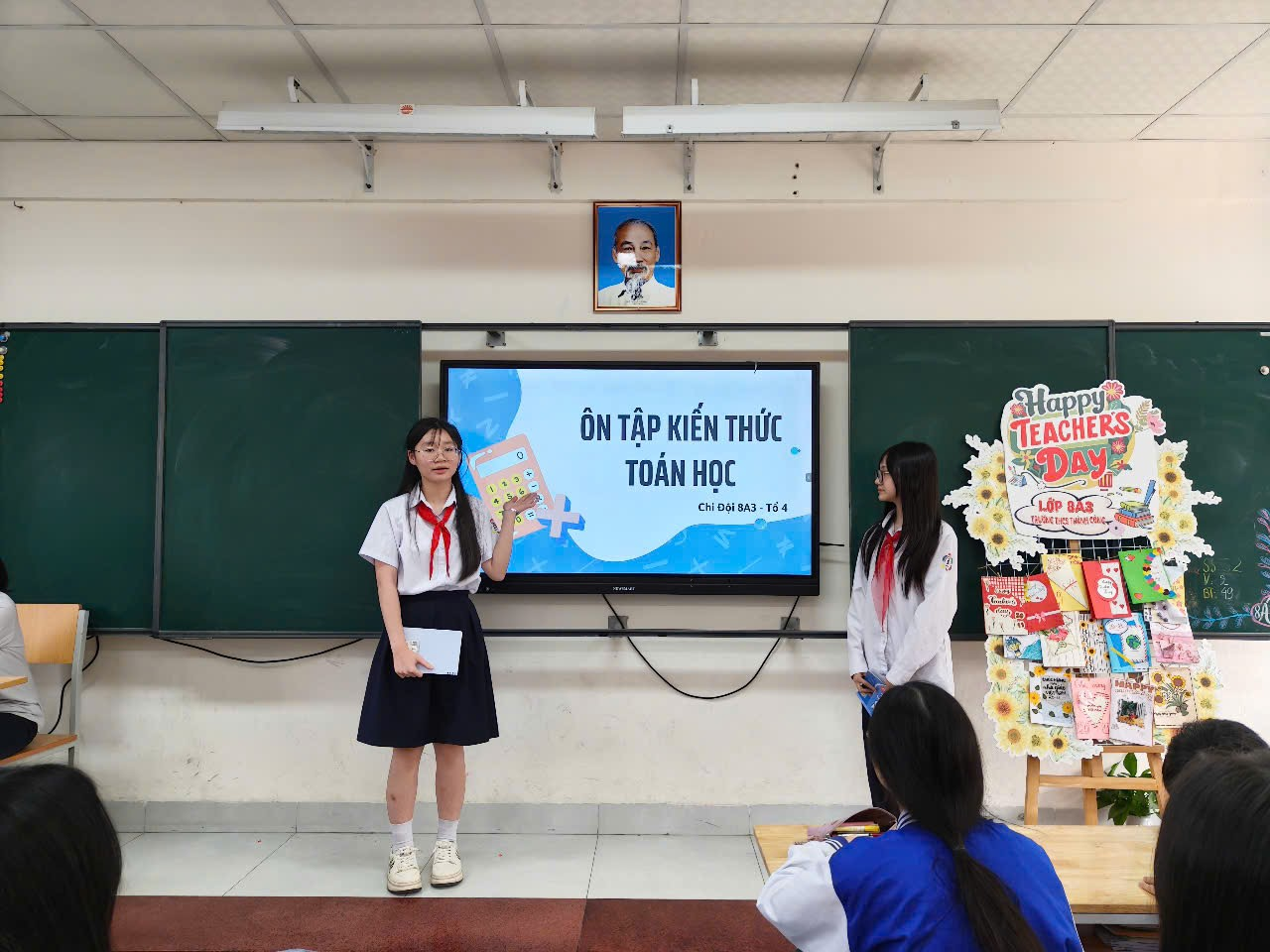 Ảnh có chứa trang phục, văn bản, người, giày dép

Nội dung do AI tạo ra có thể không chính xác.