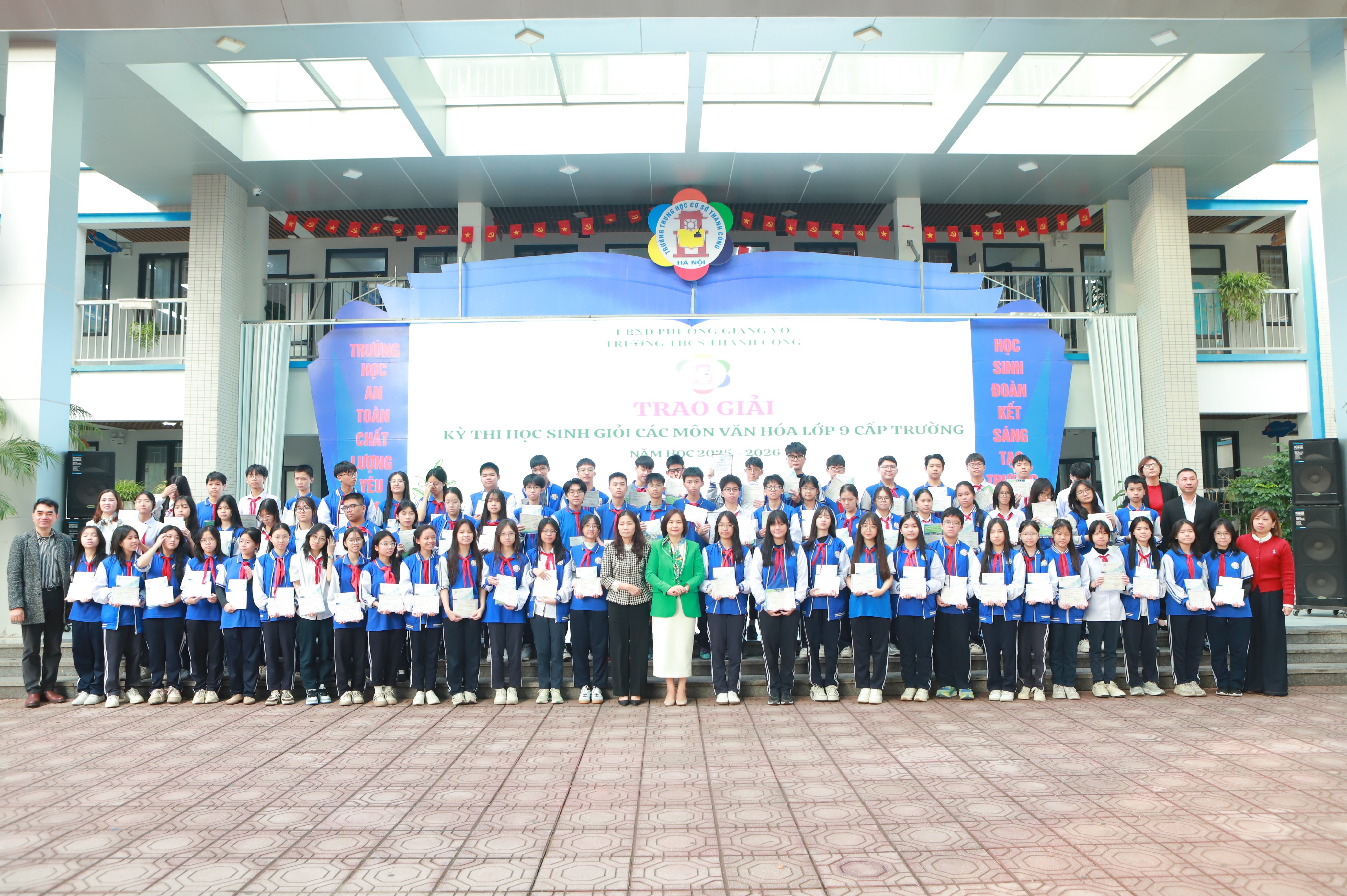 A group of people posing for a photo

AI-generated content may be incorrect.