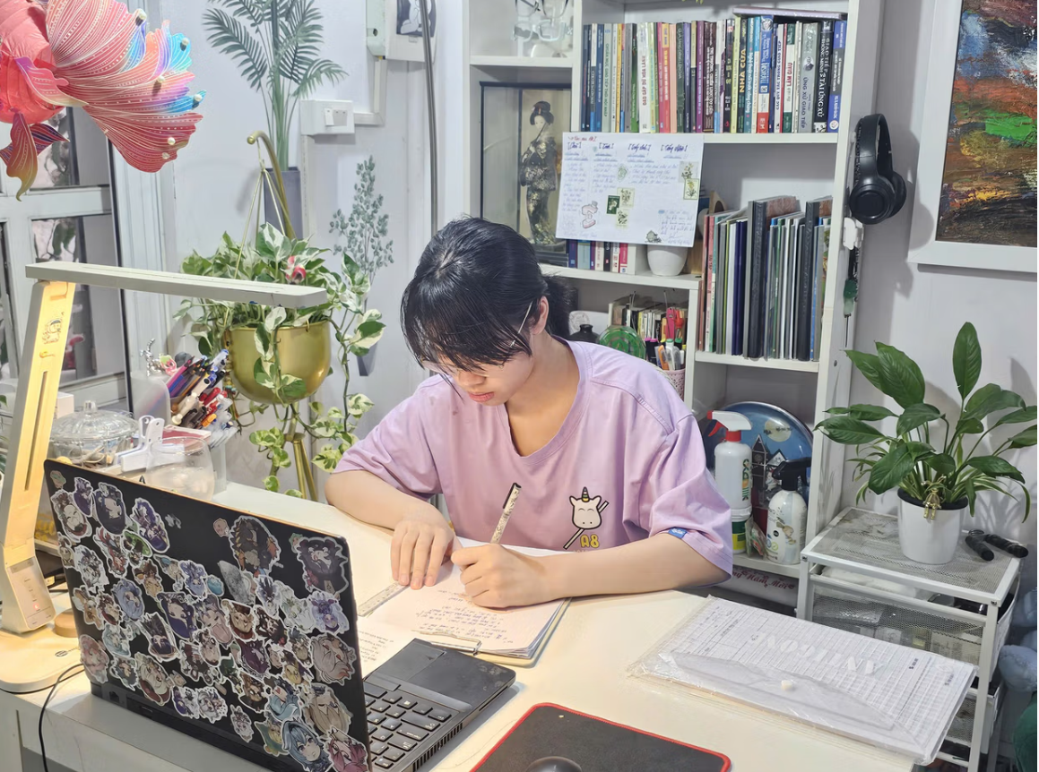 Ảnh có chứa trong nhà, người, hoa, sách

Nội dung do AI tạo ra có thể không chính xác.