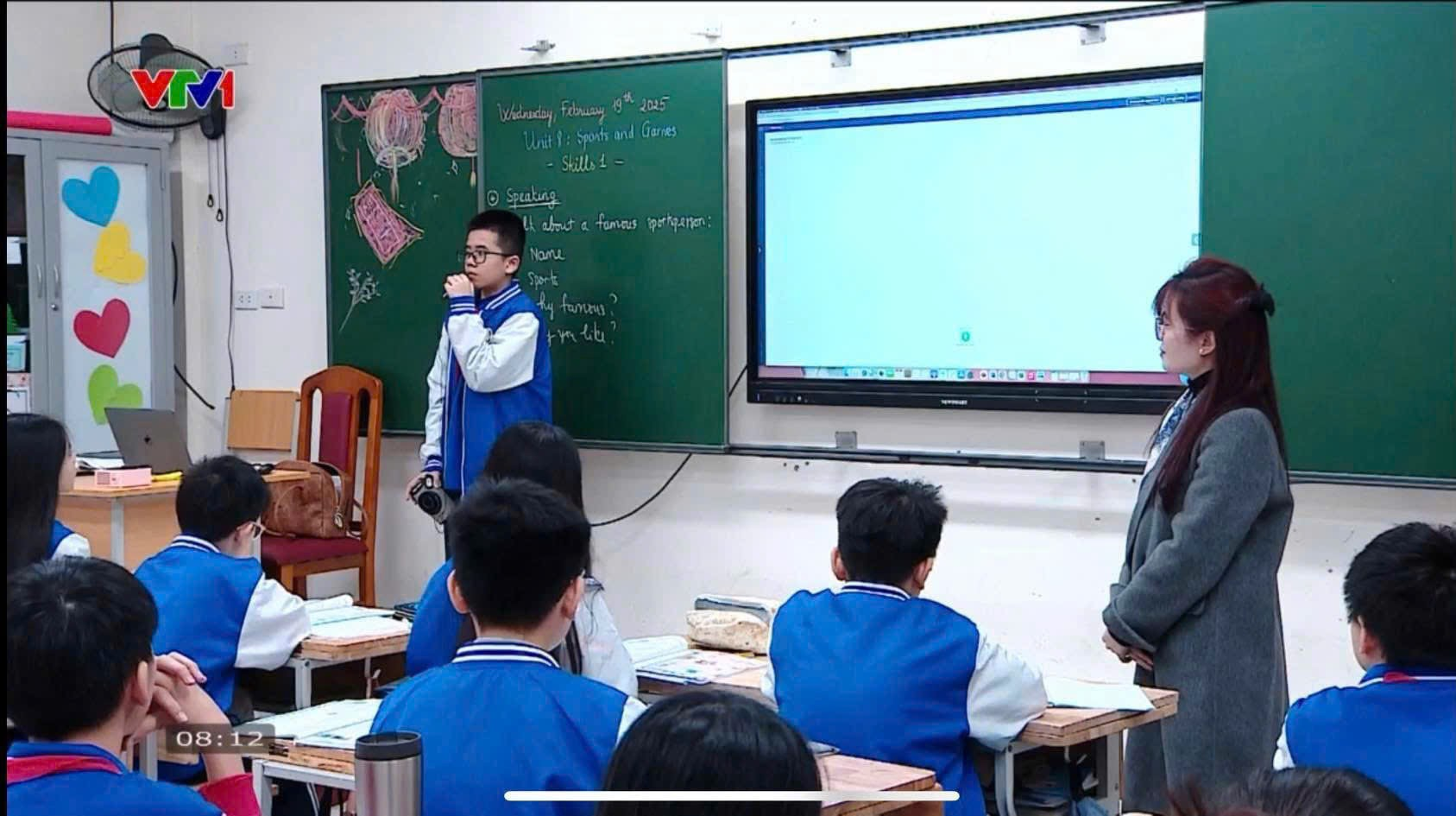 A group of people in a classroom
Description automatically generated