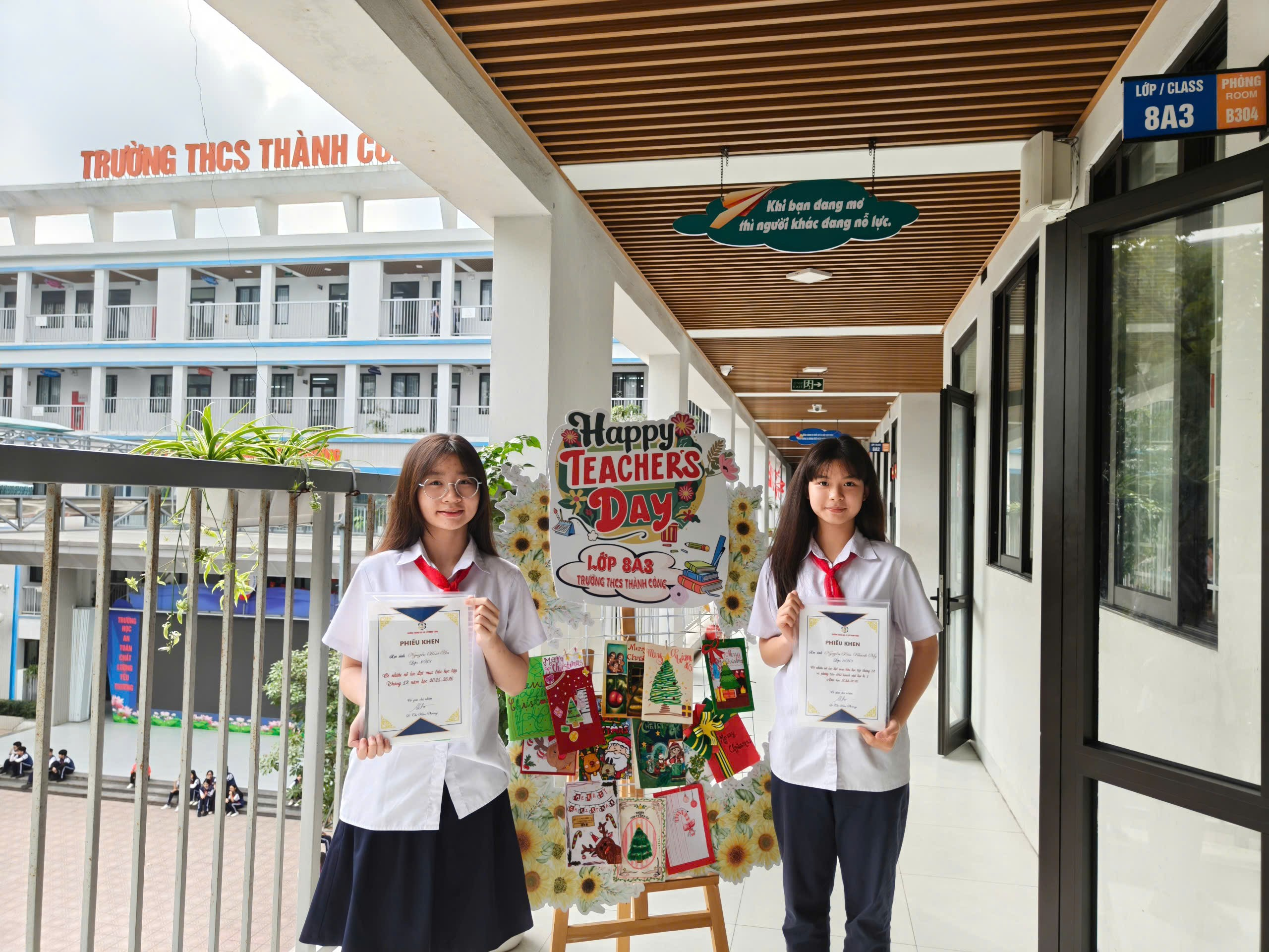 Ảnh có chứa trang phục, người, tòa nhà, giày dép

Nội dung do AI tạo ra có thể không chính xác.