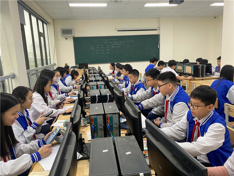 A group of people sitting at computers

AI-generated content may be incorrect.