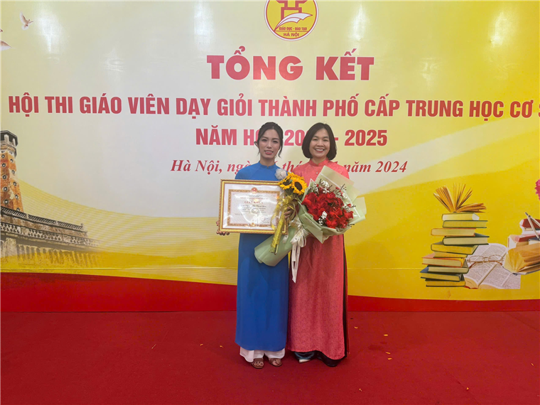 Ảnh có chứa văn bản, trang phục, Thảm, tường

Nội dung do AI tạo ra có thể không chính xác.