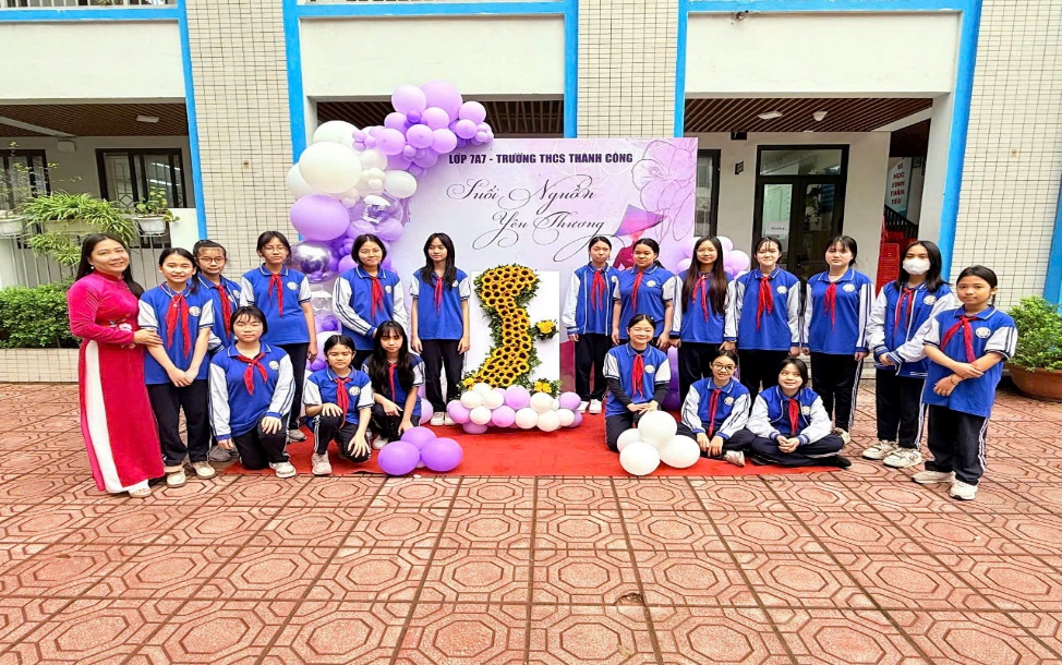 Ảnh có chứa trang phục, tòa nhà, người, cười

Nội dung do AI tạo ra có thể không chính xác.