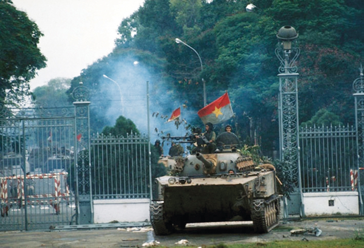 Chuyện về người lái chiếc xe tăng húc đổ cổng Dinh Độc Lập trưa 30/4/1975