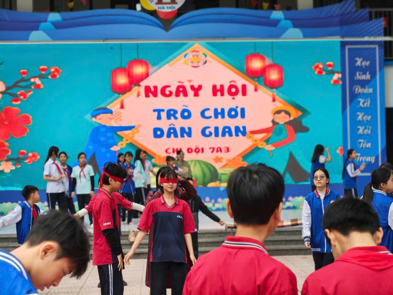 Ảnh có chứa trang phục, người, cậu bé, trường học

Nội dung do AI tạo ra có thể không chính xác.