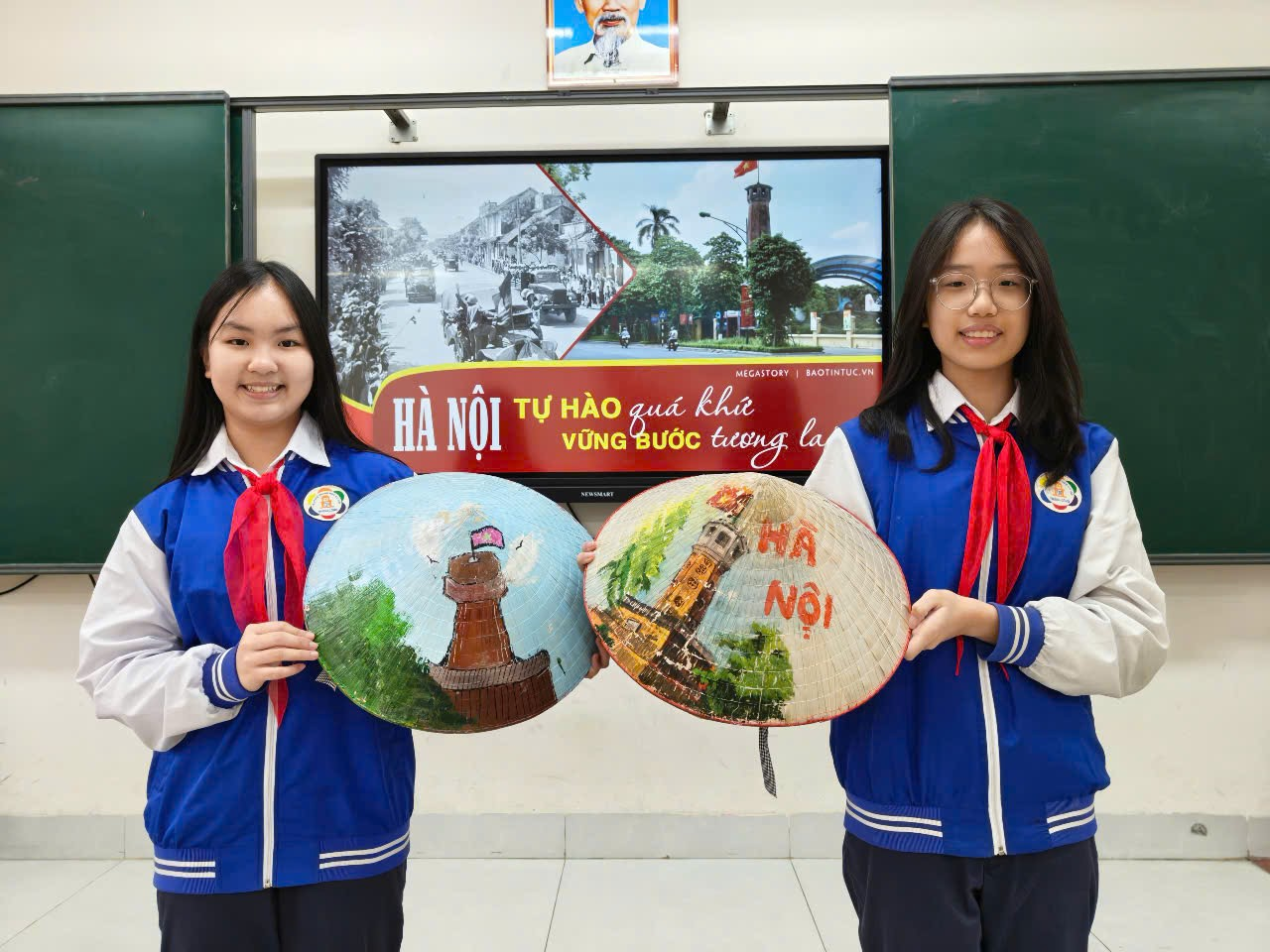 Ảnh có chứa trang phục, người, cười, văn bản

Nội dung do AI tạo ra có thể không chính xác.