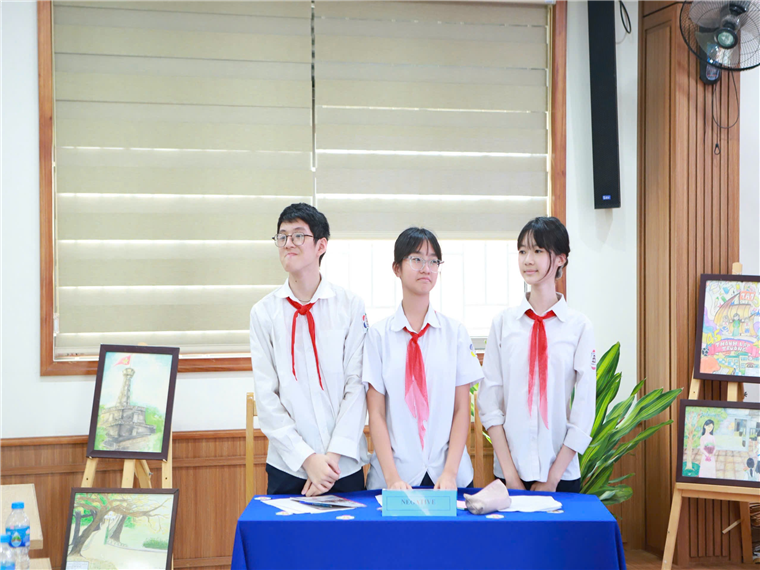 A group of people standing next to a table

Description automatically generated