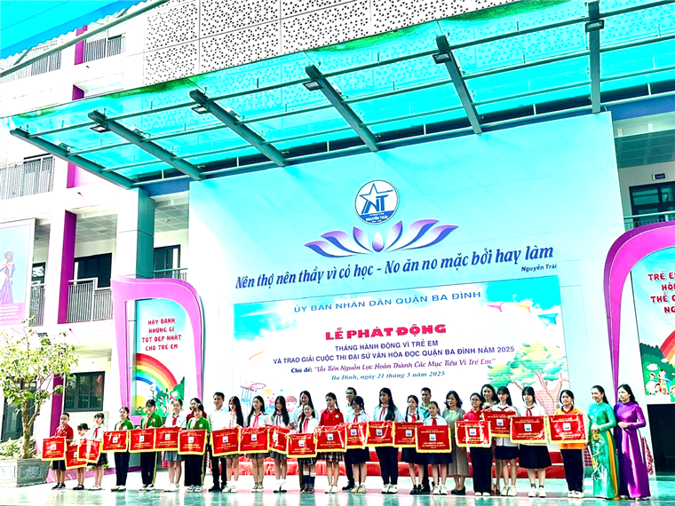 Ảnh có chứa văn bản, người, Panô quảng cáo, Quảng cáo

Nội dung do AI tạo ra có thể không chính xác.