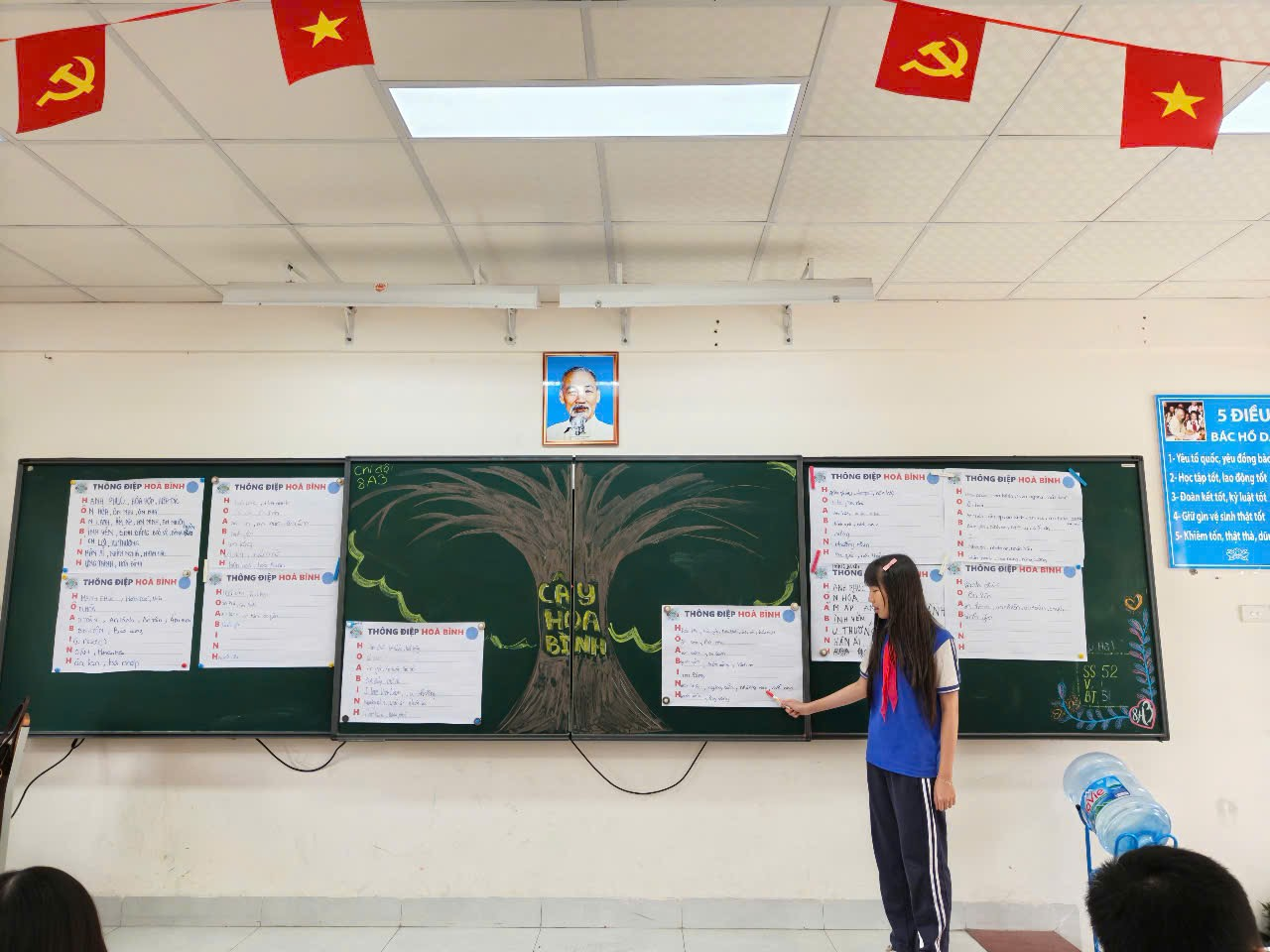 Ảnh có chứa văn bản, trang phục, người, chữ viết tay

Nội dung do AI tạo ra có thể không chính xác.