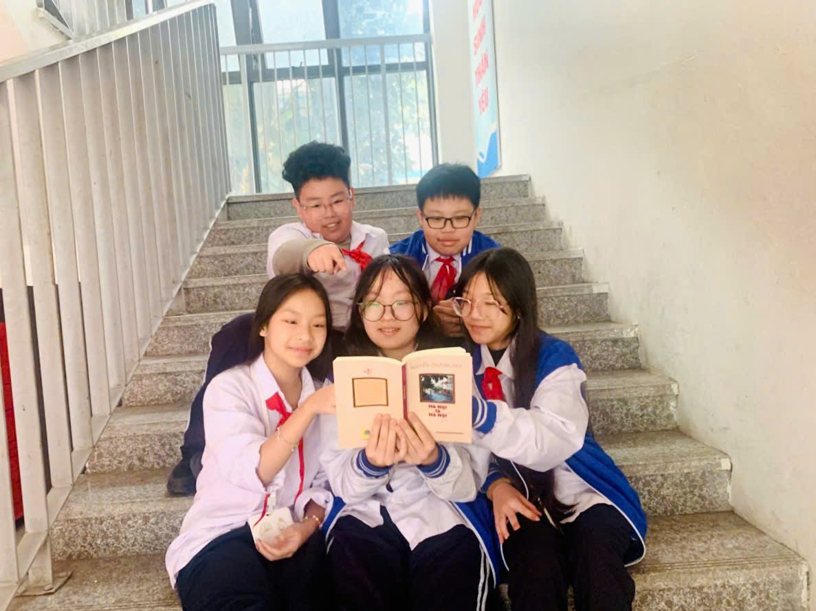 C:\Users\Nguyễn Thu Hòa\Desktop\z7478028066938_3462b4d4a005a4432444241765ed82d2.jpg