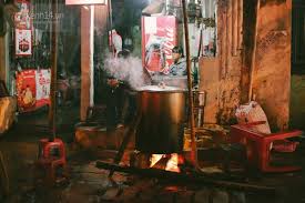 Chùm ảnh: Người dân Hà Nội quây quần bên nồi luộc bánh chưng ngày giáp Tết