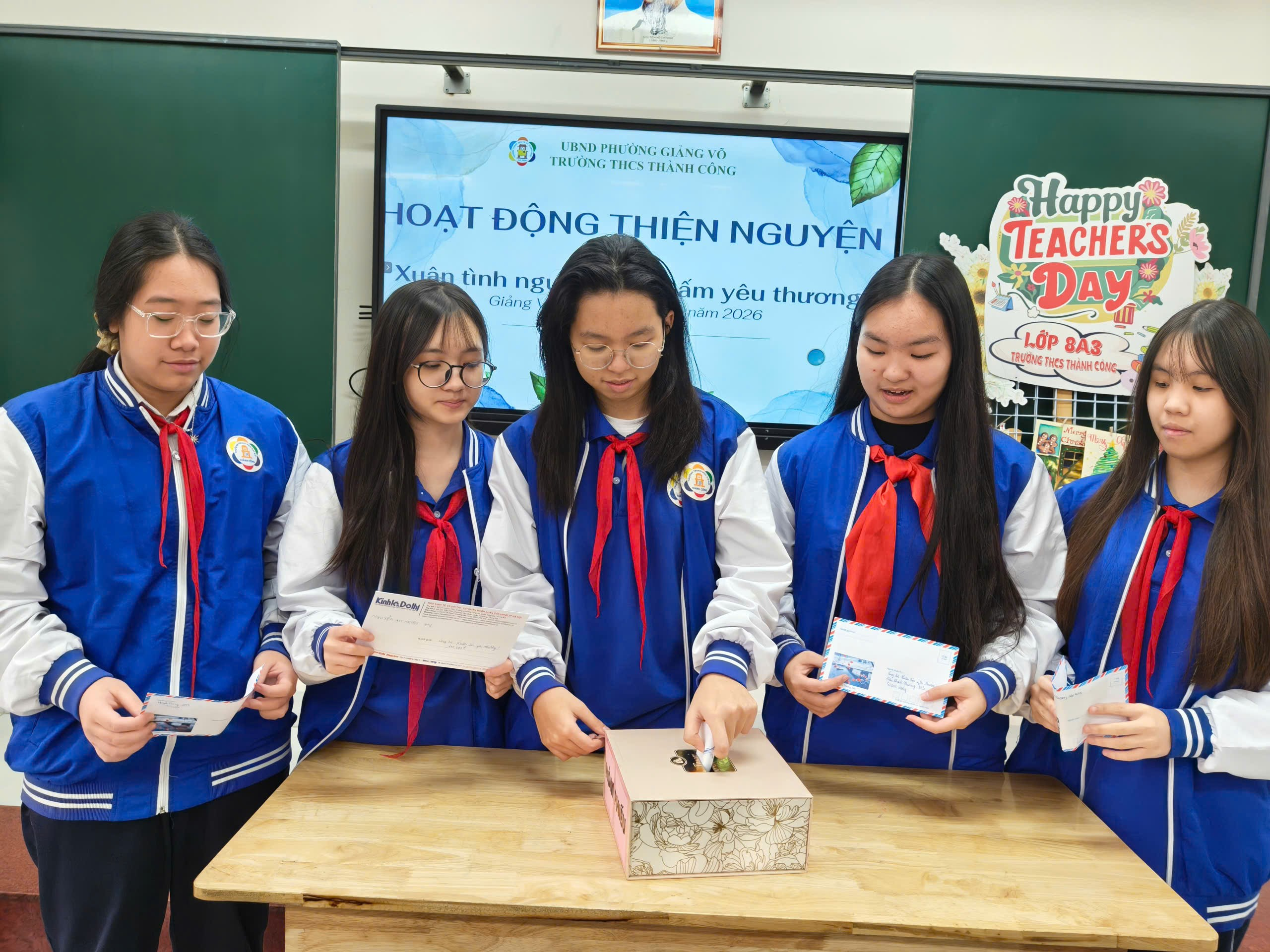 Ảnh có chứa trang phục, người, cười, Mặt người

Nội dung do AI tạo ra có thể không chính xác.