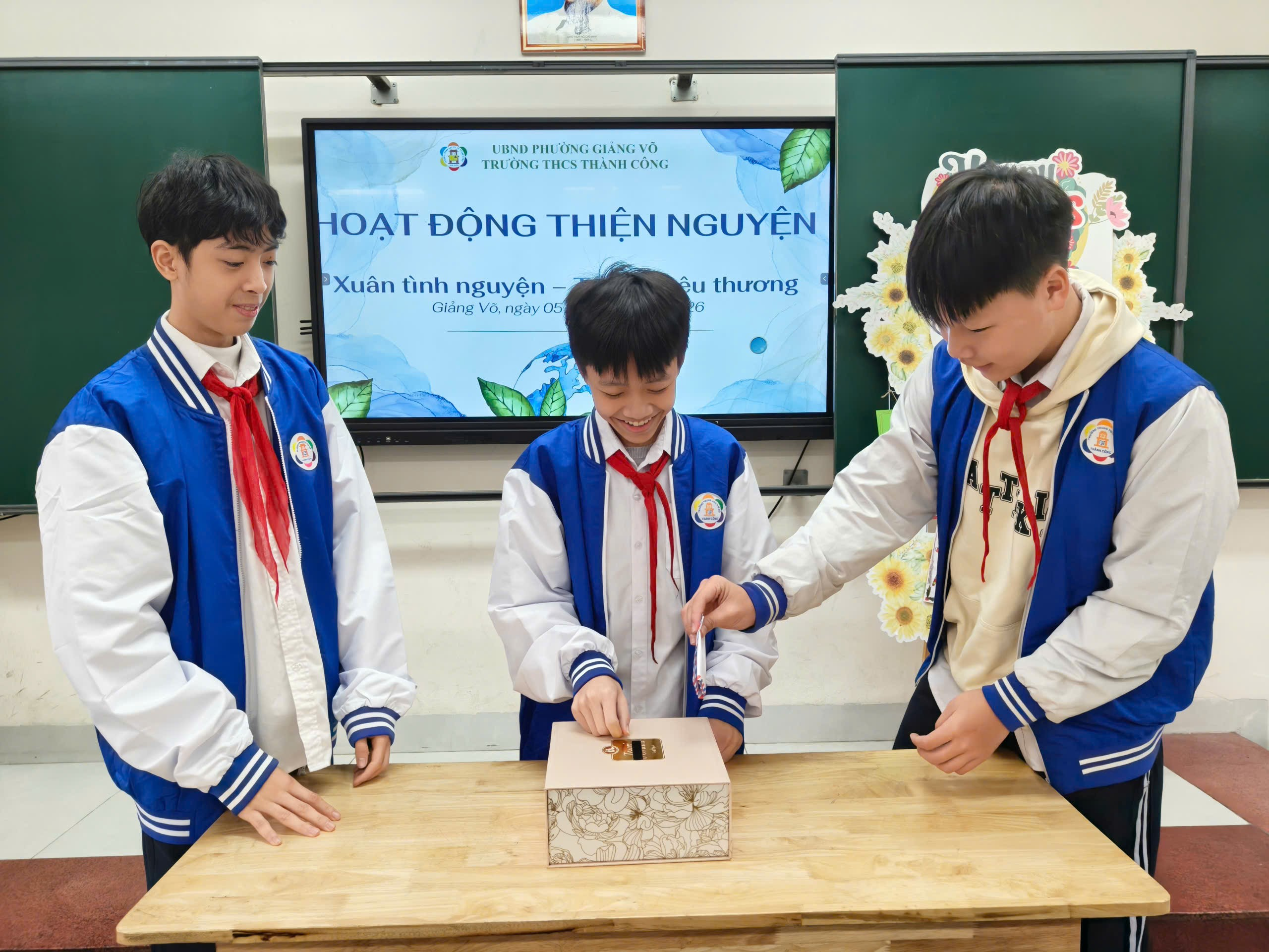 Ảnh có chứa trang phục, người, văn bản, trong nhà

Nội dung do AI tạo ra có thể không chính xác.