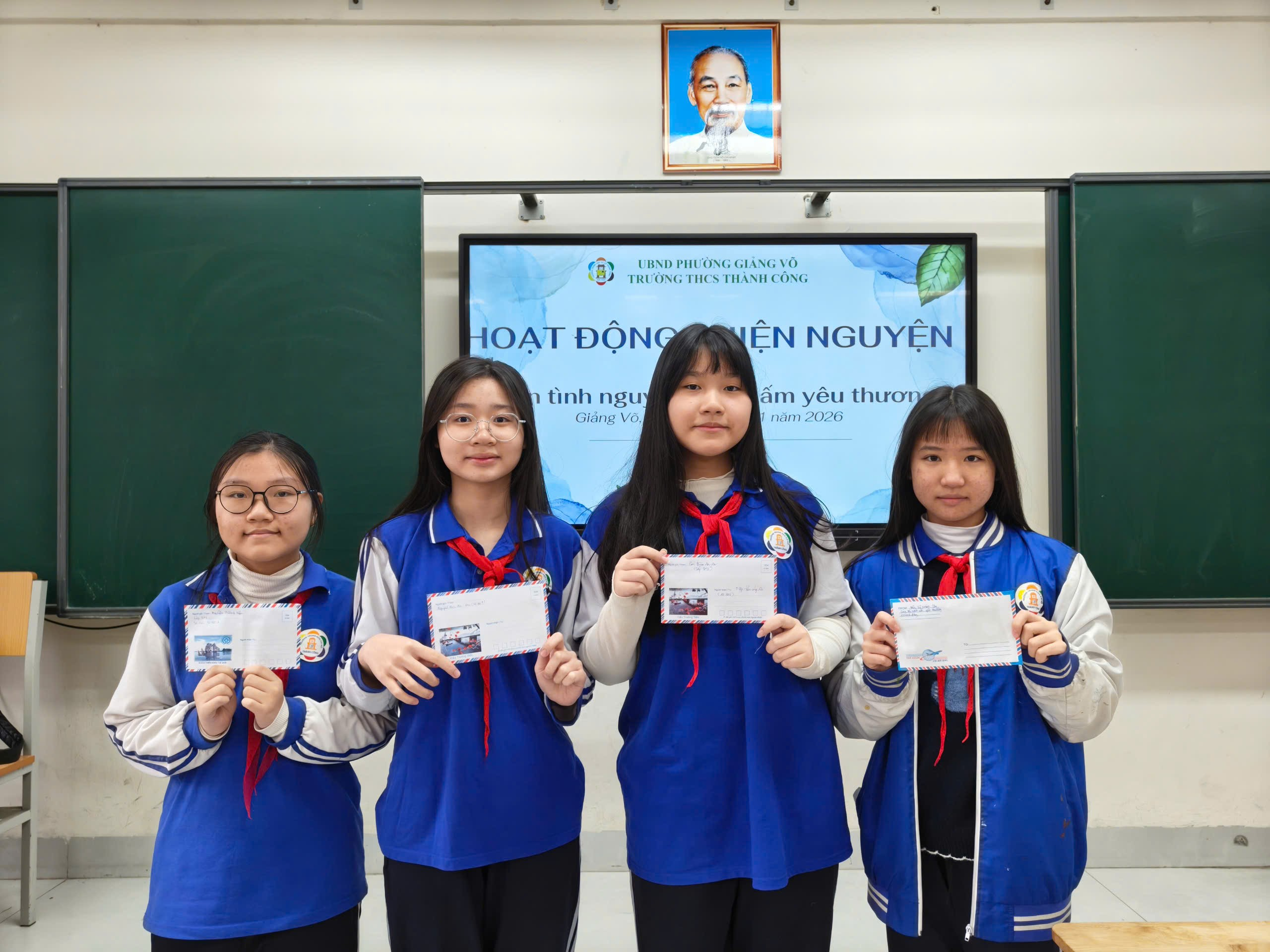 Ảnh có chứa trang phục, người, cười, Mặt người

Nội dung do AI tạo ra có thể không chính xác.