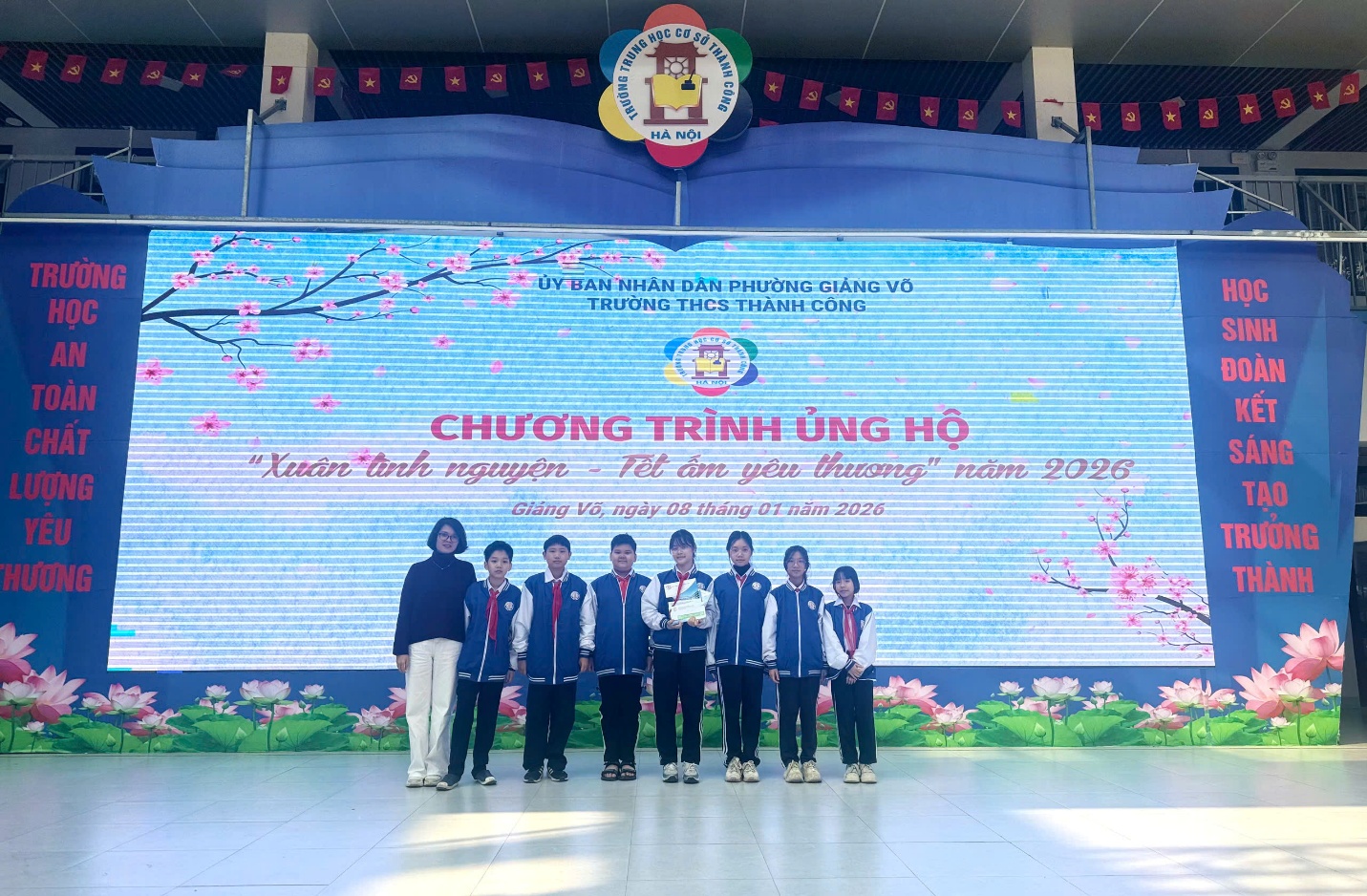 C:\Users\Nguyễn Thu Hòa\Downloads\z7412620850585_503a902a106d172aac3d0501c8b8abba.jpg