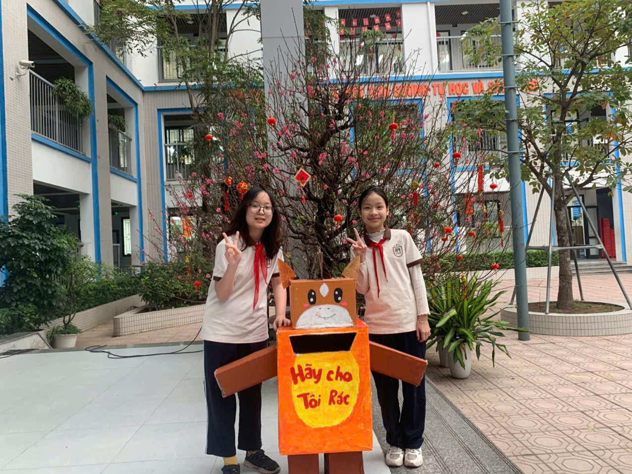 C:\Users\Nguyễn Thu Hòa\Desktop\z7502365993030_eddc0f4f2d8b29acb7fcc0fe6dd39623.jpg