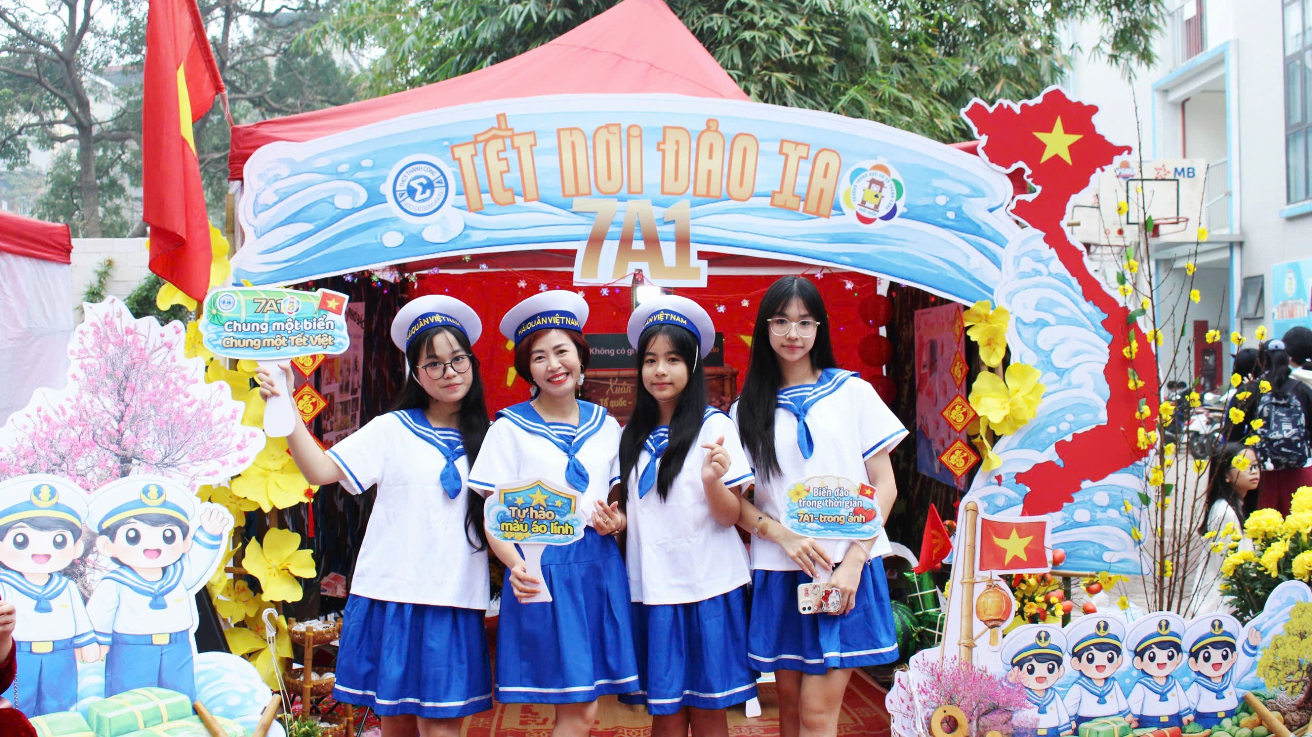 Ảnh có chứa trang phục, người, cười, hoa

Nội dung do AI tạo ra có thể không chính xác.