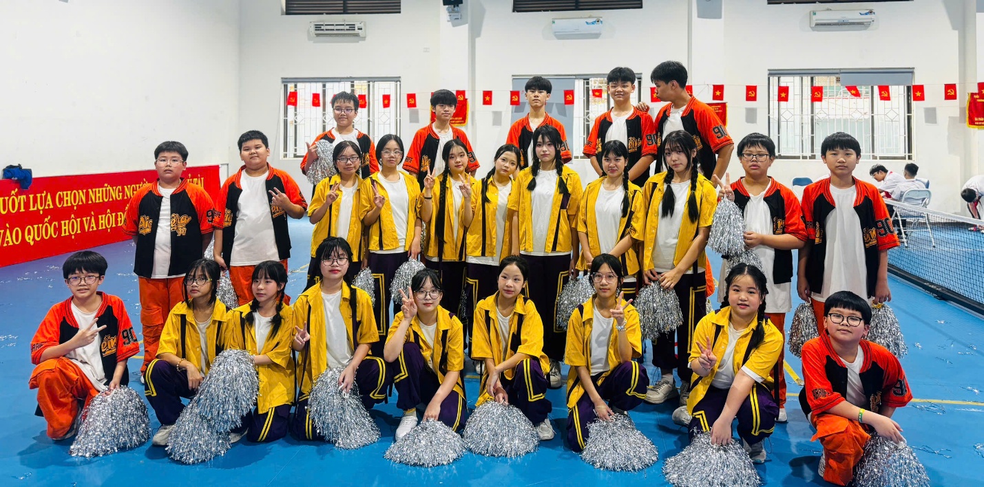 C:\Users\Nguyễn Thu Hòa\Desktop\tập thể.jpg