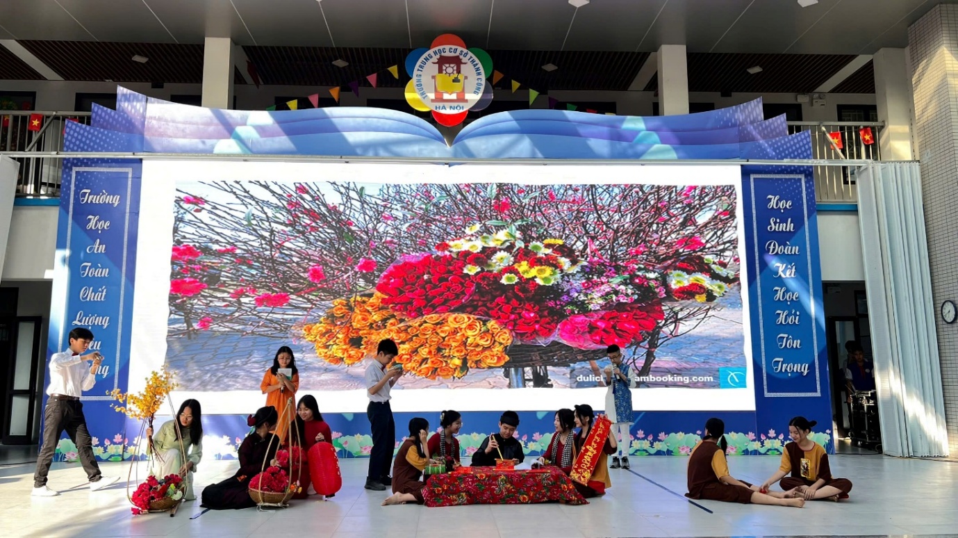 Ảnh có chứa Khiêu vũ, trong nhà, người, con người

Mô tả được tạo tự động