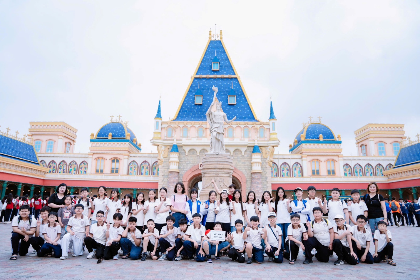C:\Users\Nguyễn Thu Hòa\Downloads\z7701422663488_13e3a2a030c360cd9fe0791585dceb64.jpg