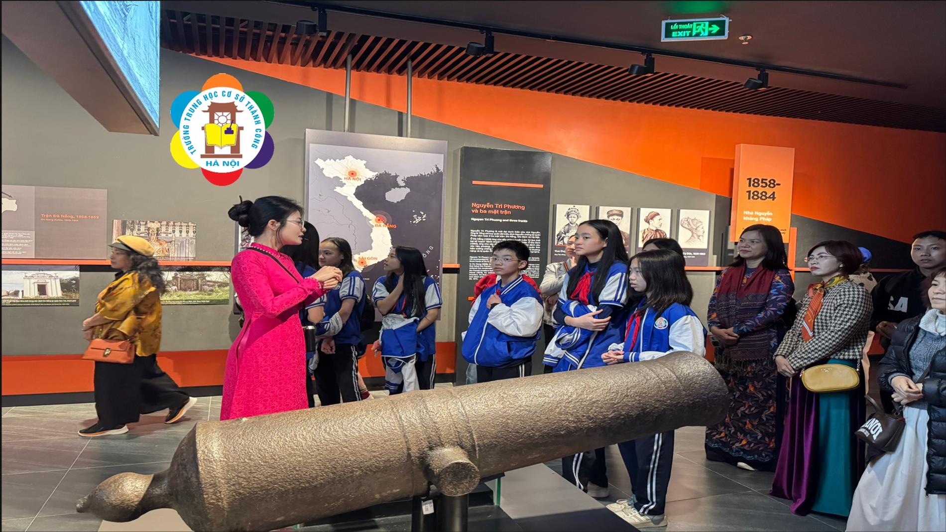 Chuyến tham quan Bảo tàng Lịch sử Quân sự Việt Nam của lớp 7A1