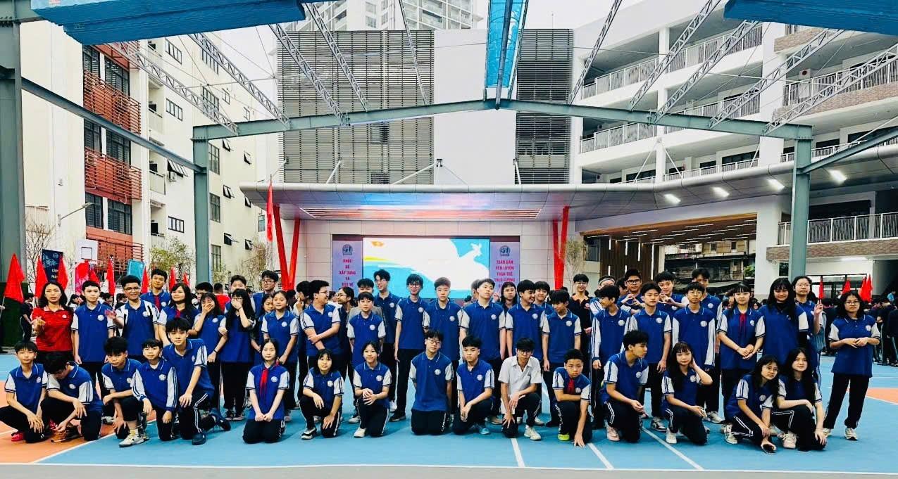 Học sinh lớp 8A7 tham gia Ngày Chạy Olimpic Vì sức khỏe toàn dân 2026.