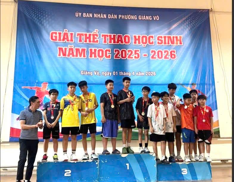 Vinh danh “chiến binh” cầu lông lớp 7A4: Khi bản lĩnh tạo nên nhà vô địch