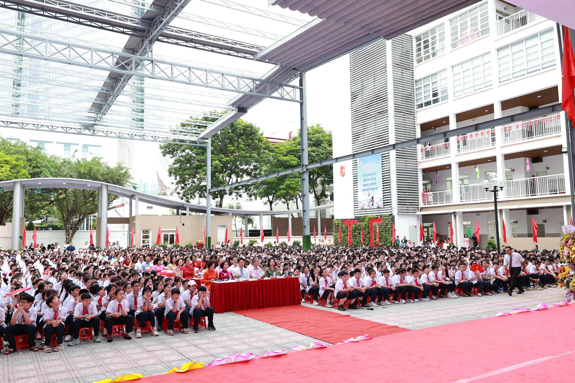 Xúc cảm Lần đầu khai giảng ở ngôi trường mới, sau một tuần học, cảm xúc của bạn là gì? Còn đây là cảm xúc của bạn Minh Hạnh – học sinh lớp 6A….