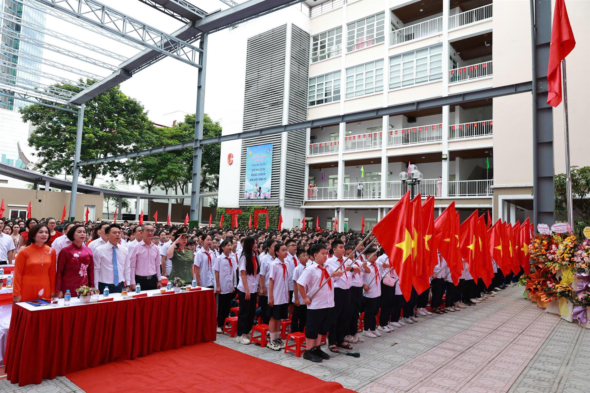 Ngày đầu tiên đi học – Bỡ ngỡ rồi thành thân quen