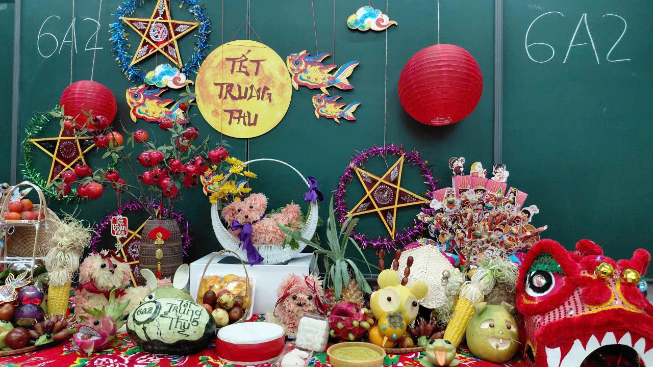 Mùa trăng đầu tiên của tập thể lớp 6A2