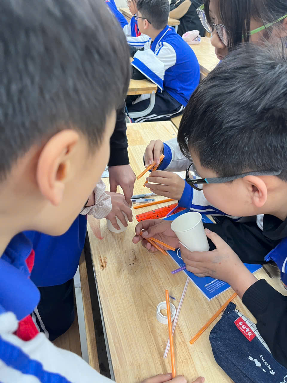 C:\Users\Nguyễn Thu Hòa\Desktop\z7461495209845_b84b9742de8972ae4fc306b4cda7e37c.jpg