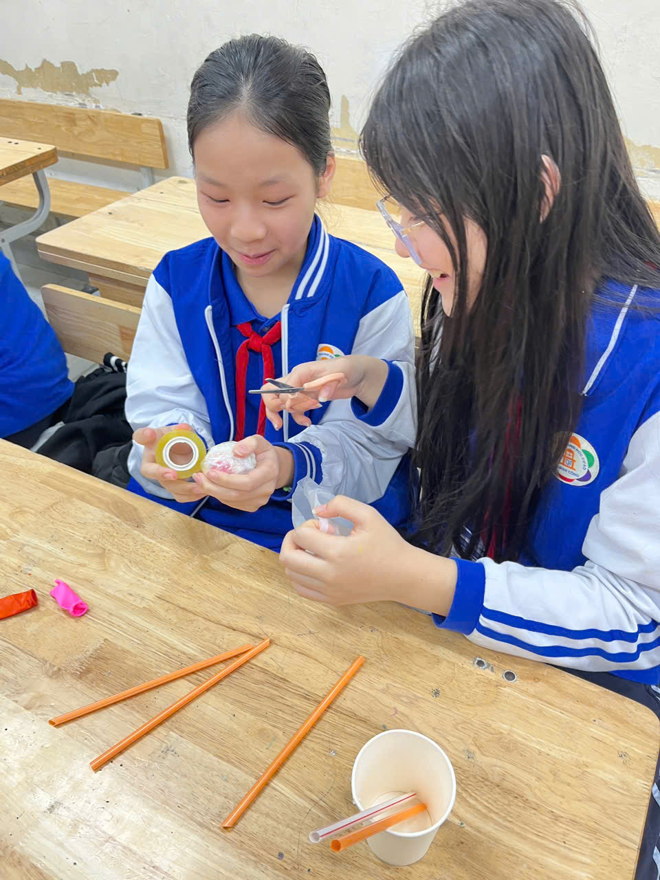 C:\Users\Nguyễn Thu Hòa\Desktop\z7461495266212_b6fe3a975b3fcae25cd1873476bd57f5.jpg