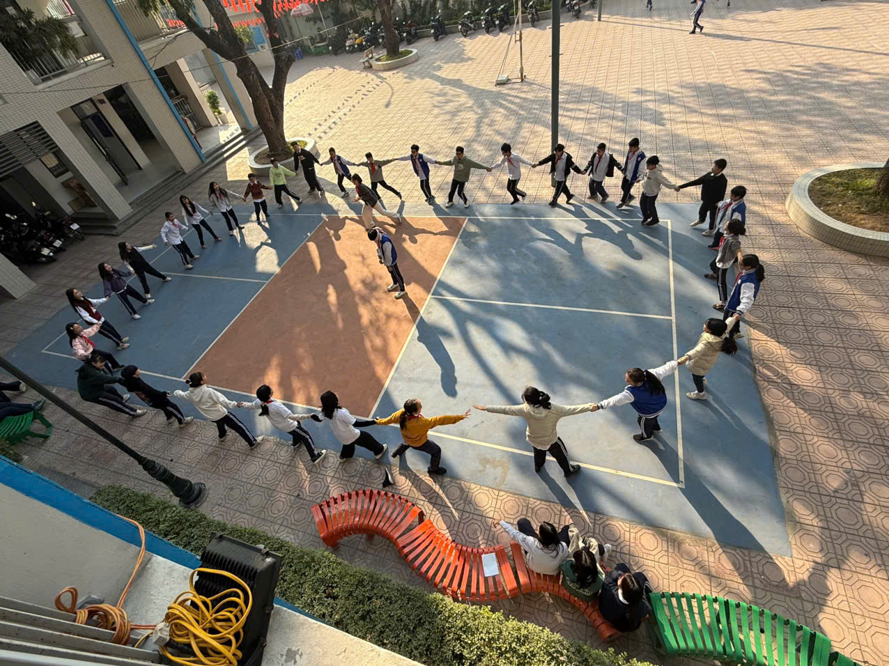 C:\Users\Nguyễn Thu Hòa\Desktop\z7417605884621_c4edd33d8982bbc1bf1837bdf6f74b67.jpg