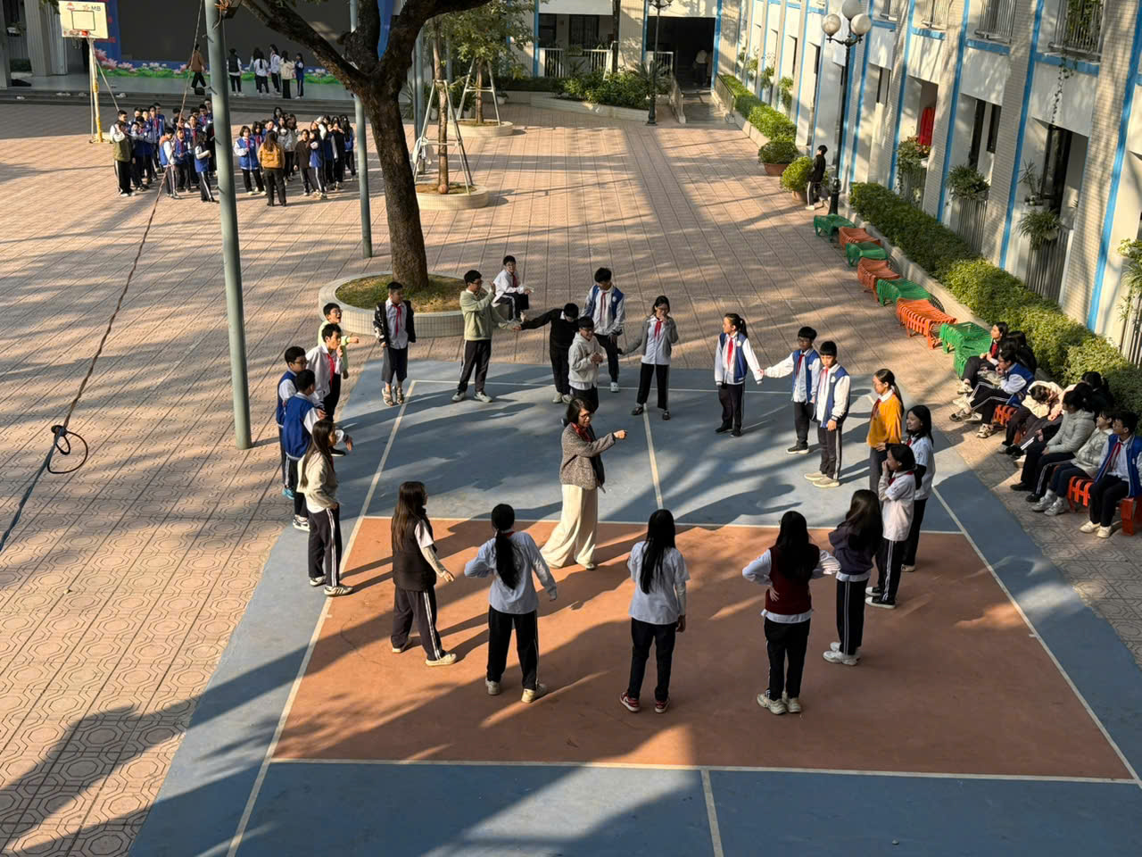 C:\Users\Nguyễn Thu Hòa\Desktop\z7417605938119_01f72bda4d67a1c477bc3d03a7318a8a.jpg