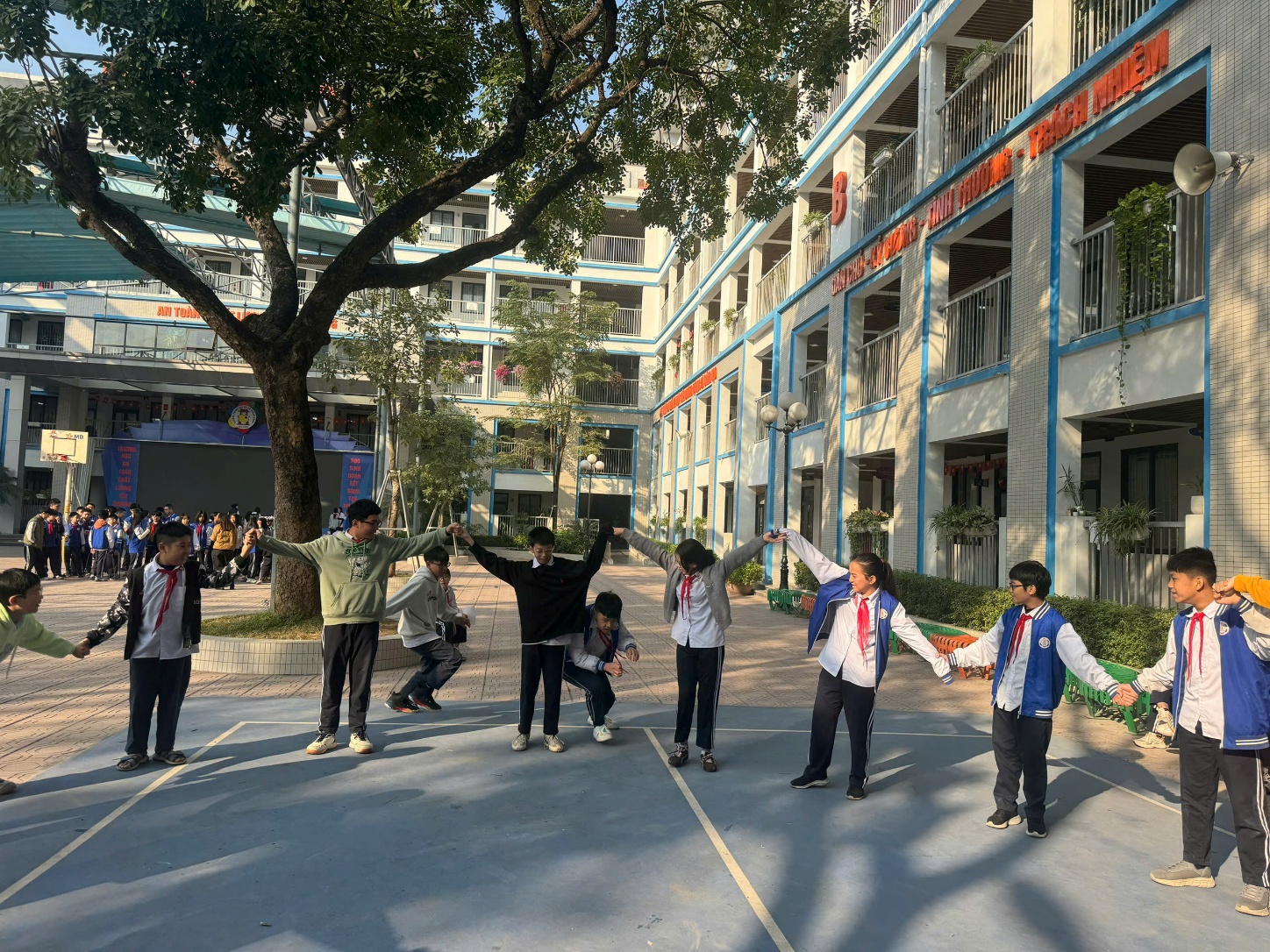 C:\Users\Nguyễn Thu Hòa\Desktop\z7471691521287_da1b66fe5282f5b087f493d2f3329793.jpg