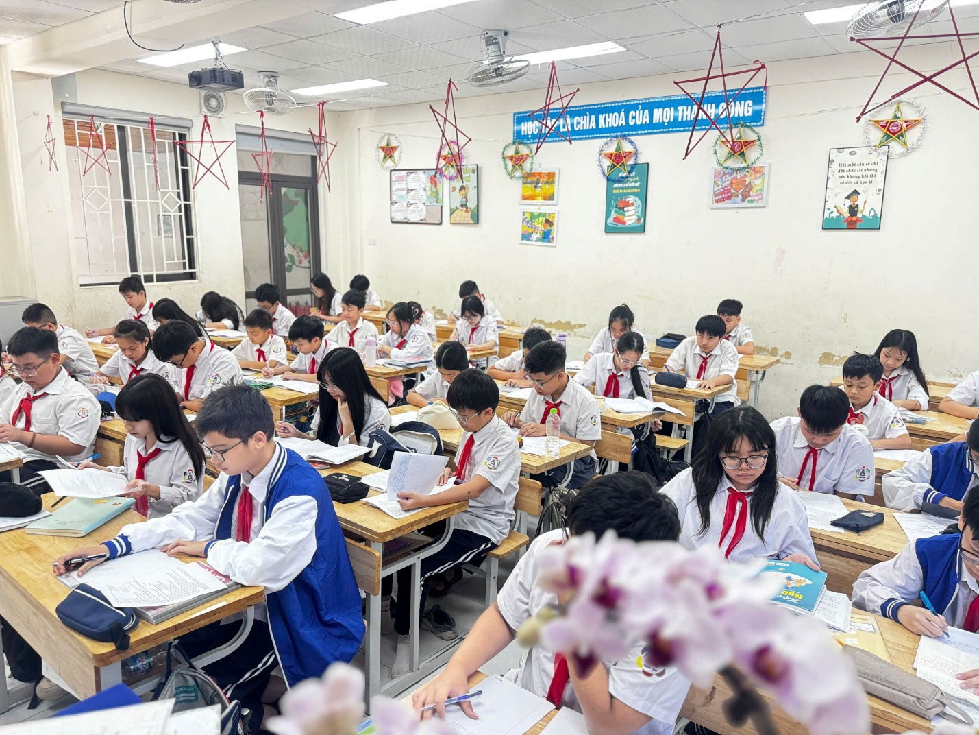 C:\Users\Nguyễn Thu Hòa\Desktop\1791789974645_1863028109638595646_5726923816974287518_144df20d49389a98d8a2b67be85986e2.jpg