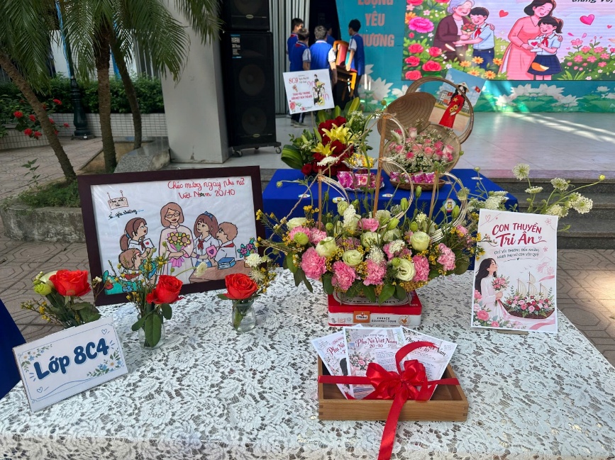 A table with flowers and cards on it

Description automatically generated